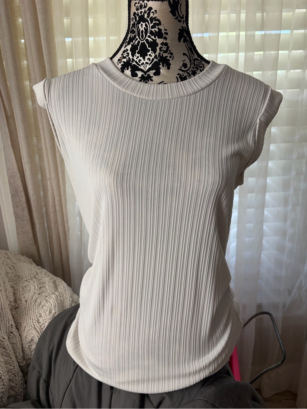 Sleeveless Ribbed Crewneck Tank Top - Cream